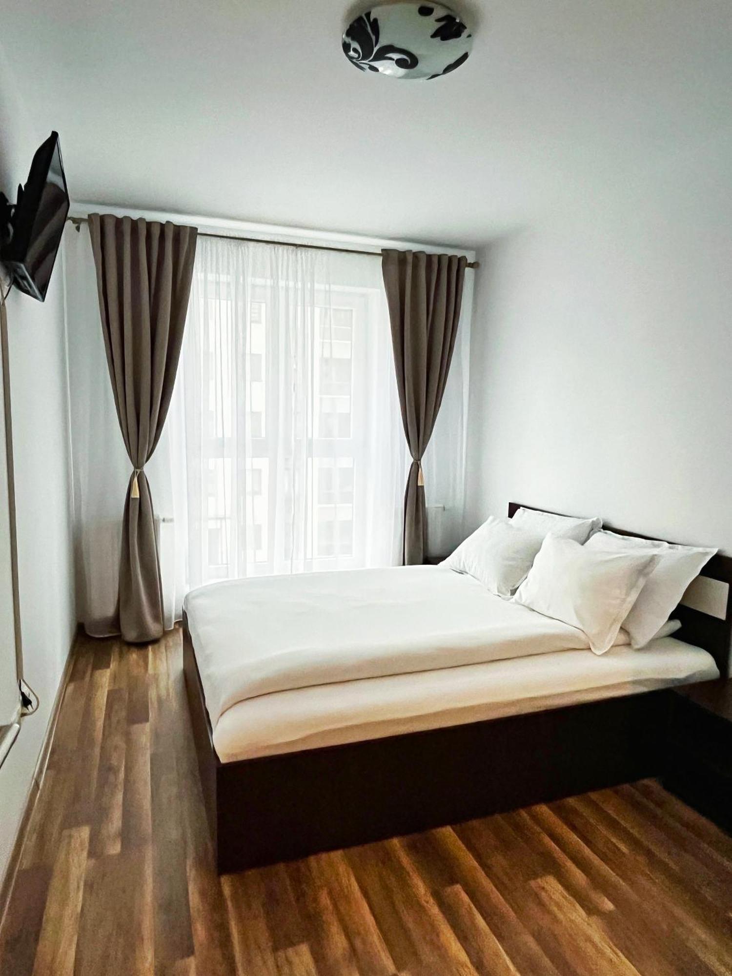 Mirandis Apartments - Comfort & Private Parking Near Coresi Mall Brașov Exterior foto